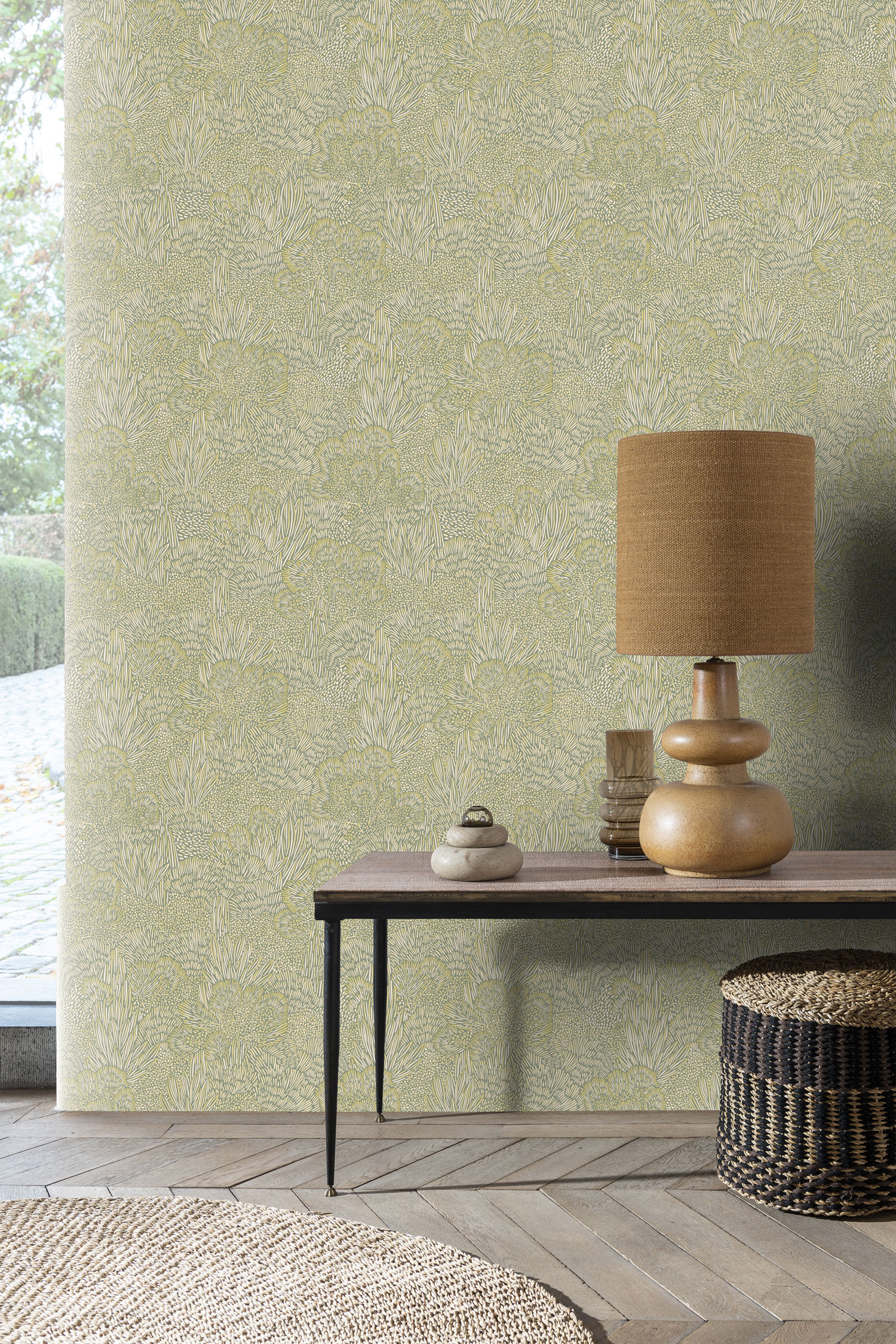 Elegantes Interieur geschmückt mit beeindruckender Tapete für luxuriöse Atmosphäre.