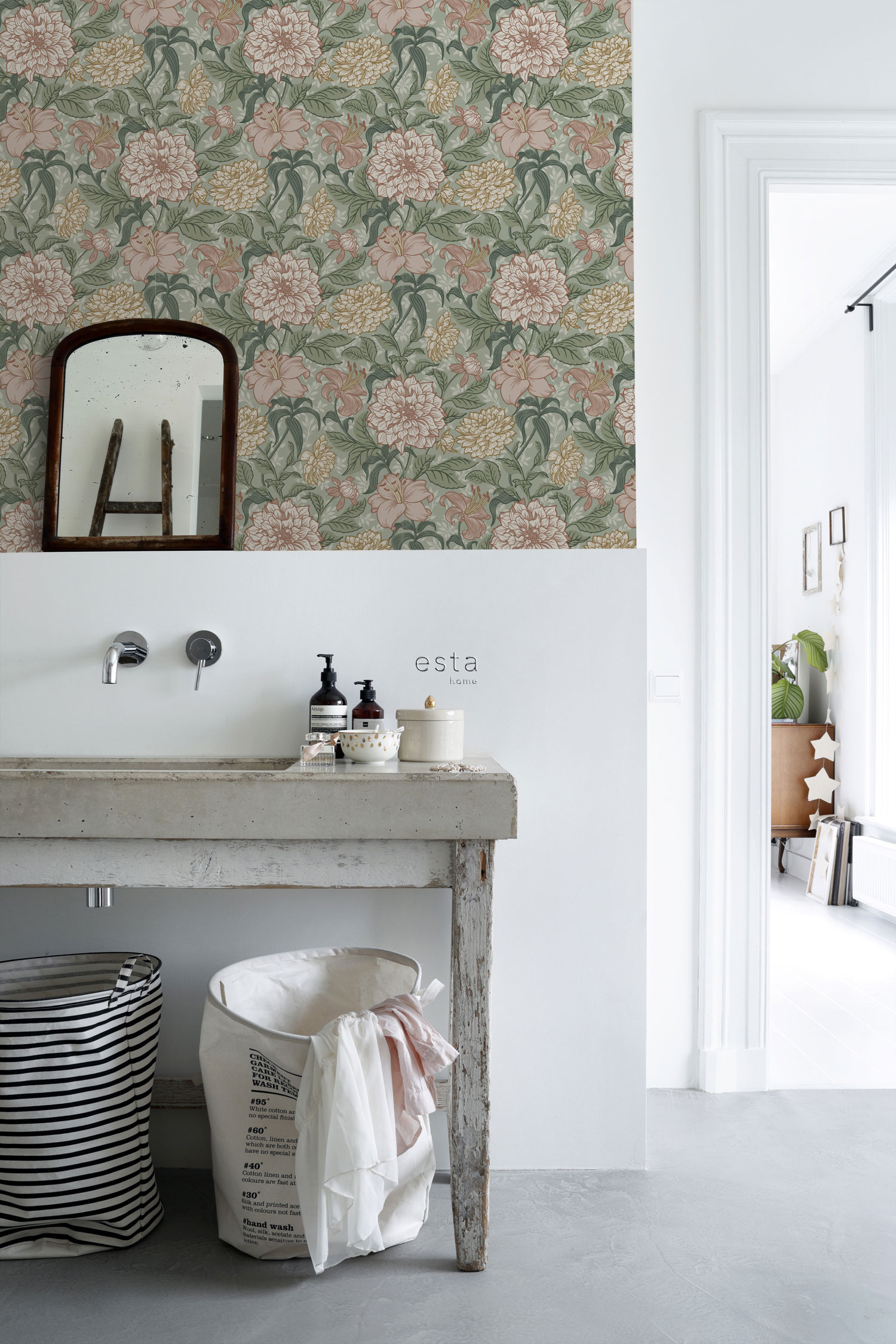 Grüne Vliestapete mit Blumen, 139378, Vintage Flowers, Esta Home