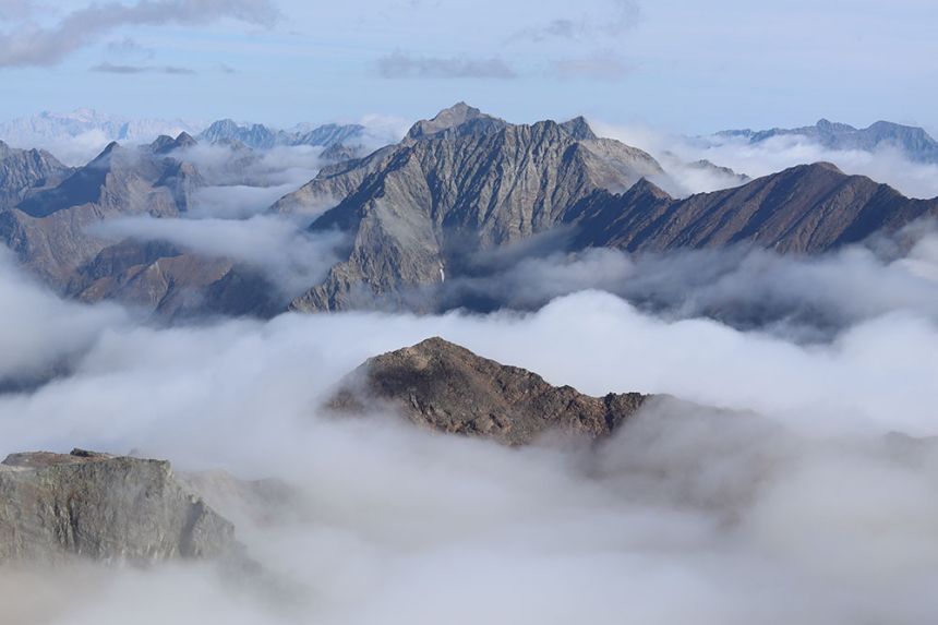 Fototapeten nach Maß, Berggipfel in den Wolken, 10213, Vavex